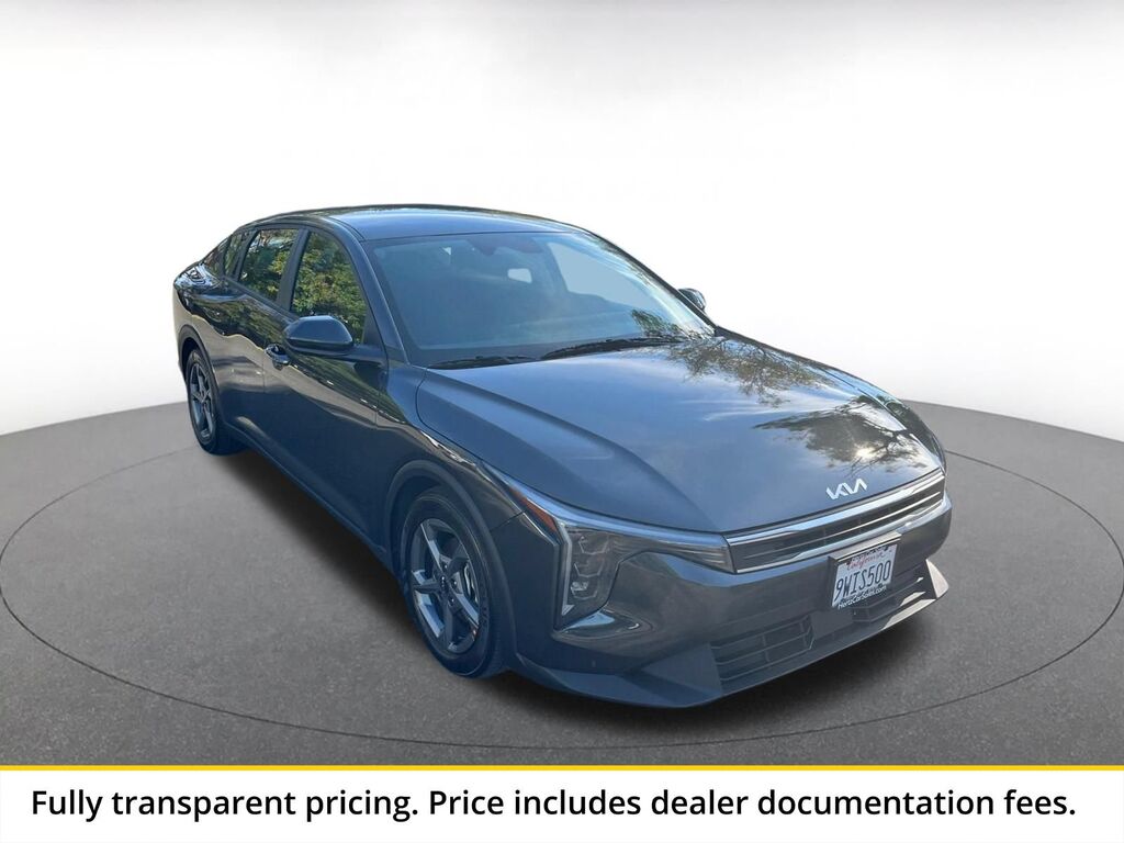 2026 Kia K4 LXS — photo 1 of 13