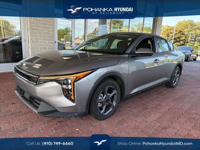 2026 Kia K4 LXS — photo 1 of 13