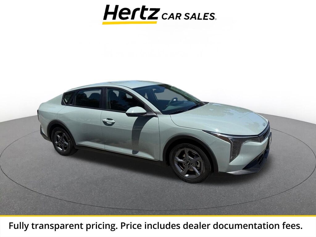 2025 Kia K4 LXS — photo 1 of 13