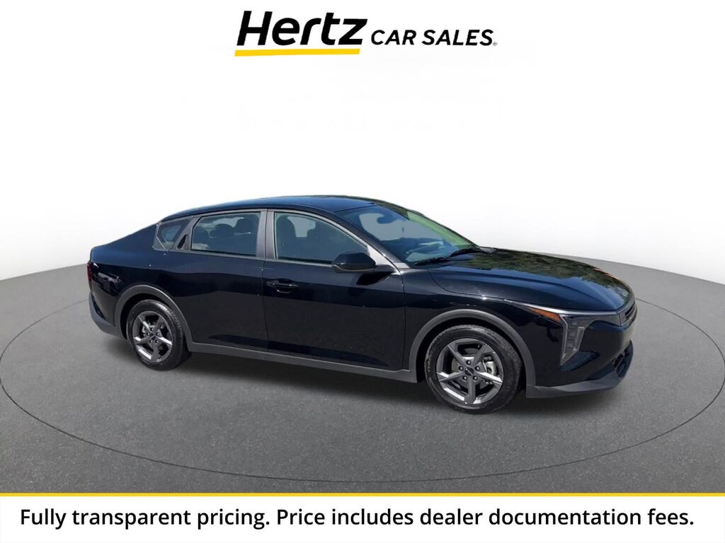 2025 Kia K4 LXS — photo 1 of 13