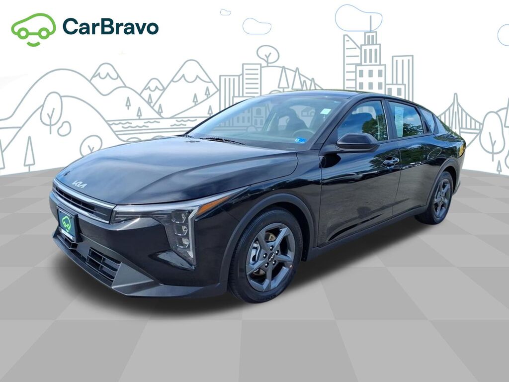 2025 Kia K4 LXS — photo 1 of 6