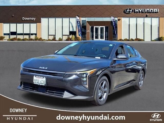 2025 Kia K4 LXS — photo 1 of 38