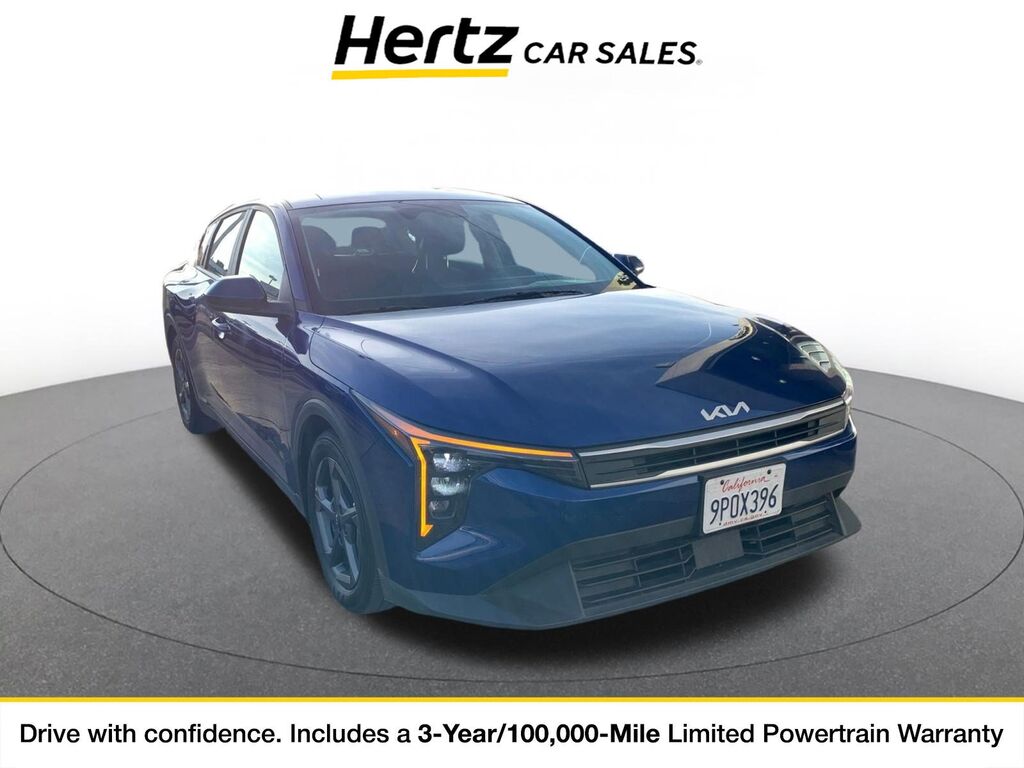 2025 Kia K4 LXS — photo 1 of 11