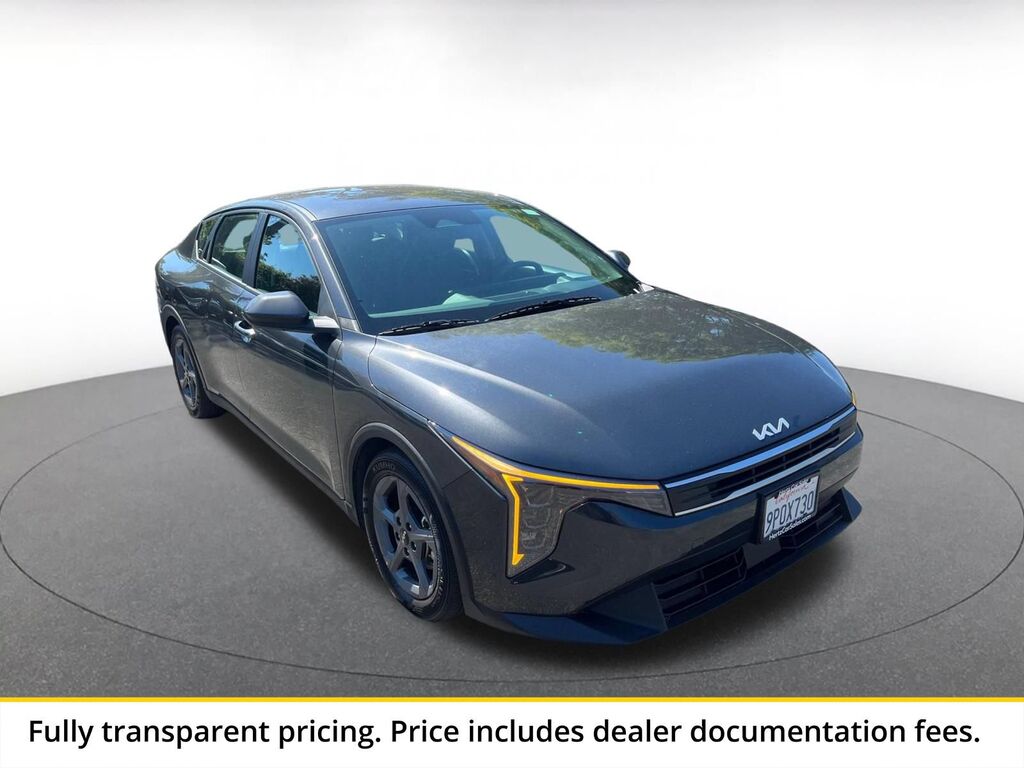 2025 Kia K4 LXS — photo 1 of 13