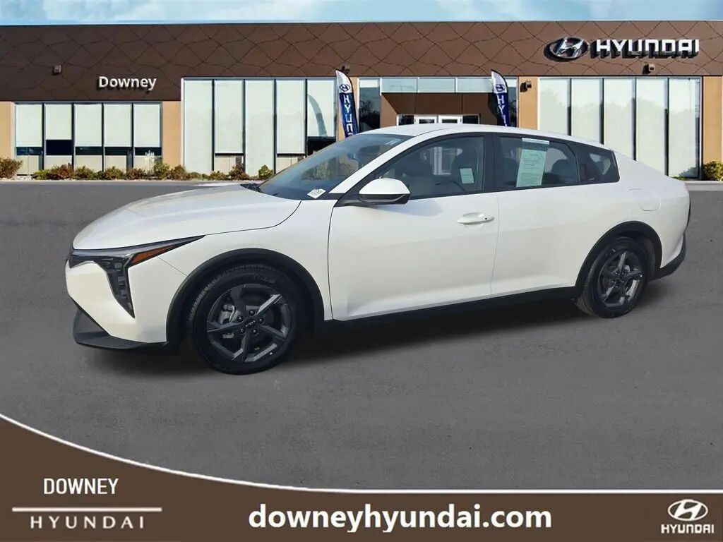 2025 Kia K4 LXS — photo 1 of 39