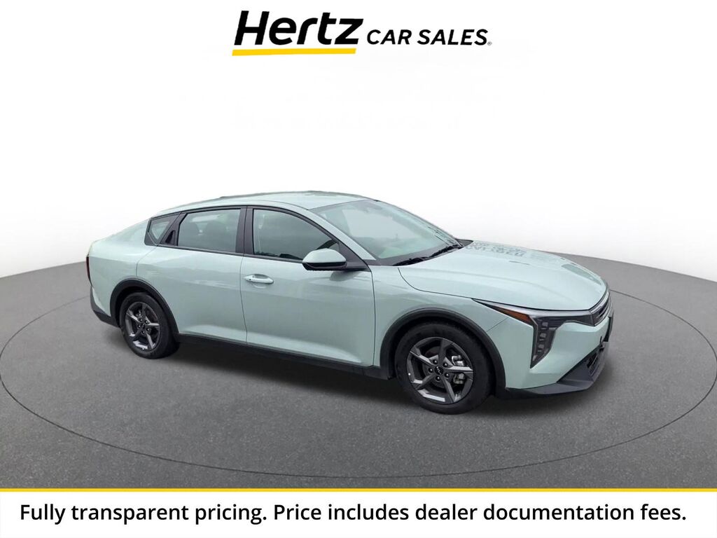 2025 Kia K4 LXS — photo 1 of 13