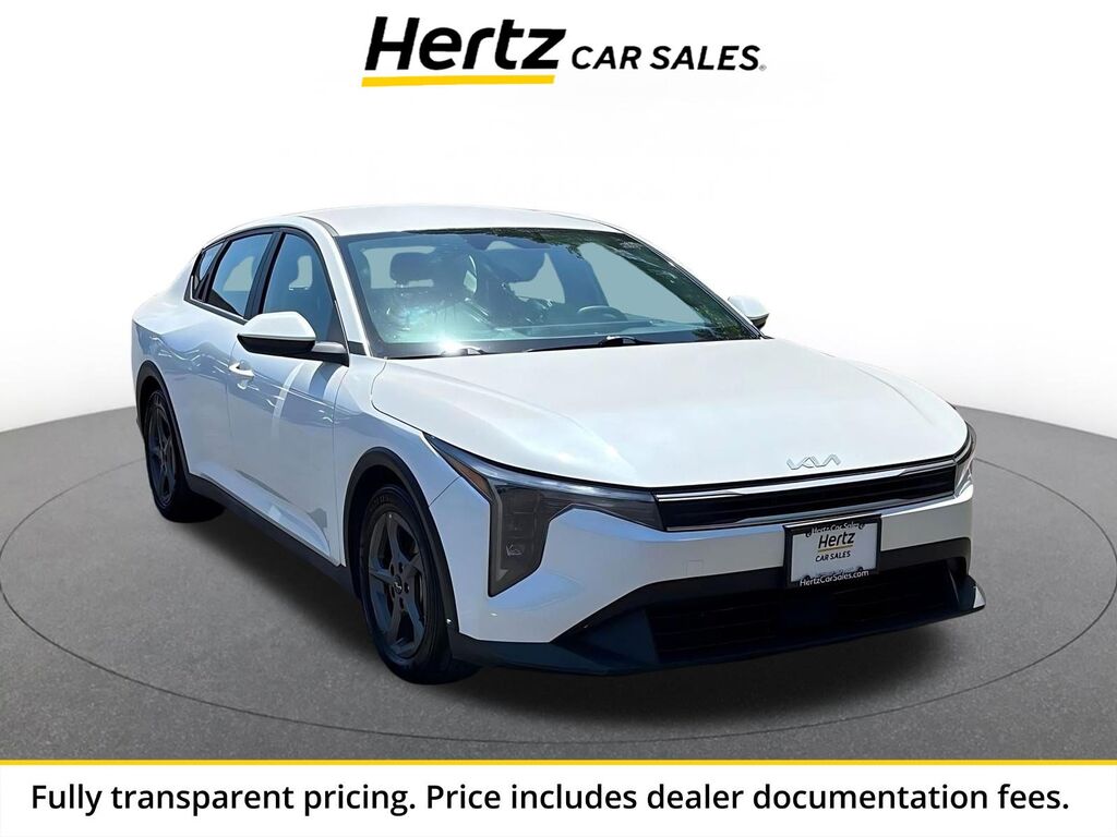 2025 Kia K4 LXS — photo 1 of 13