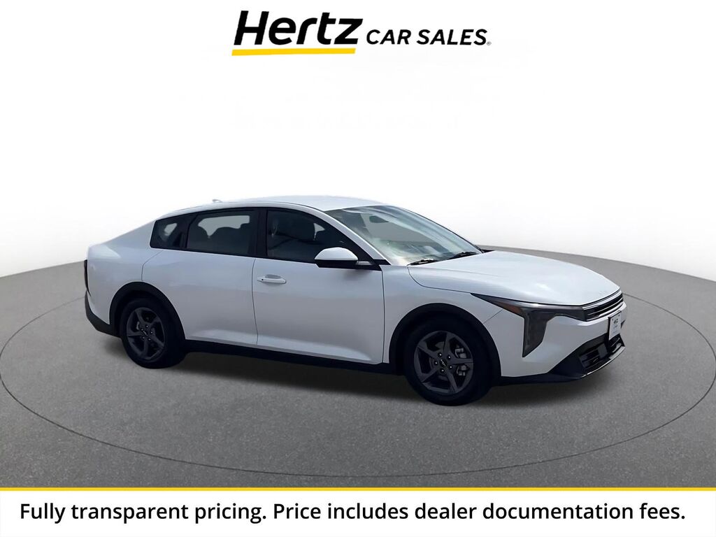 2025 Kia K4 LXS — photo 1 of 13