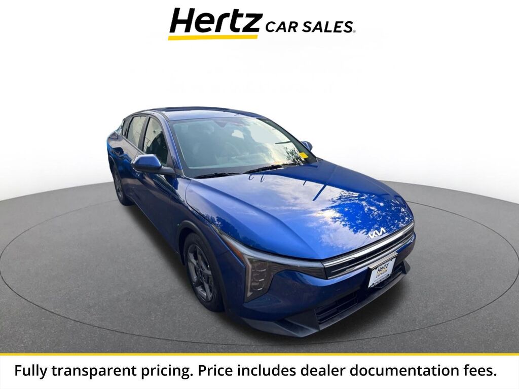 2025 Kia K4 LXS — photo 1 of 11