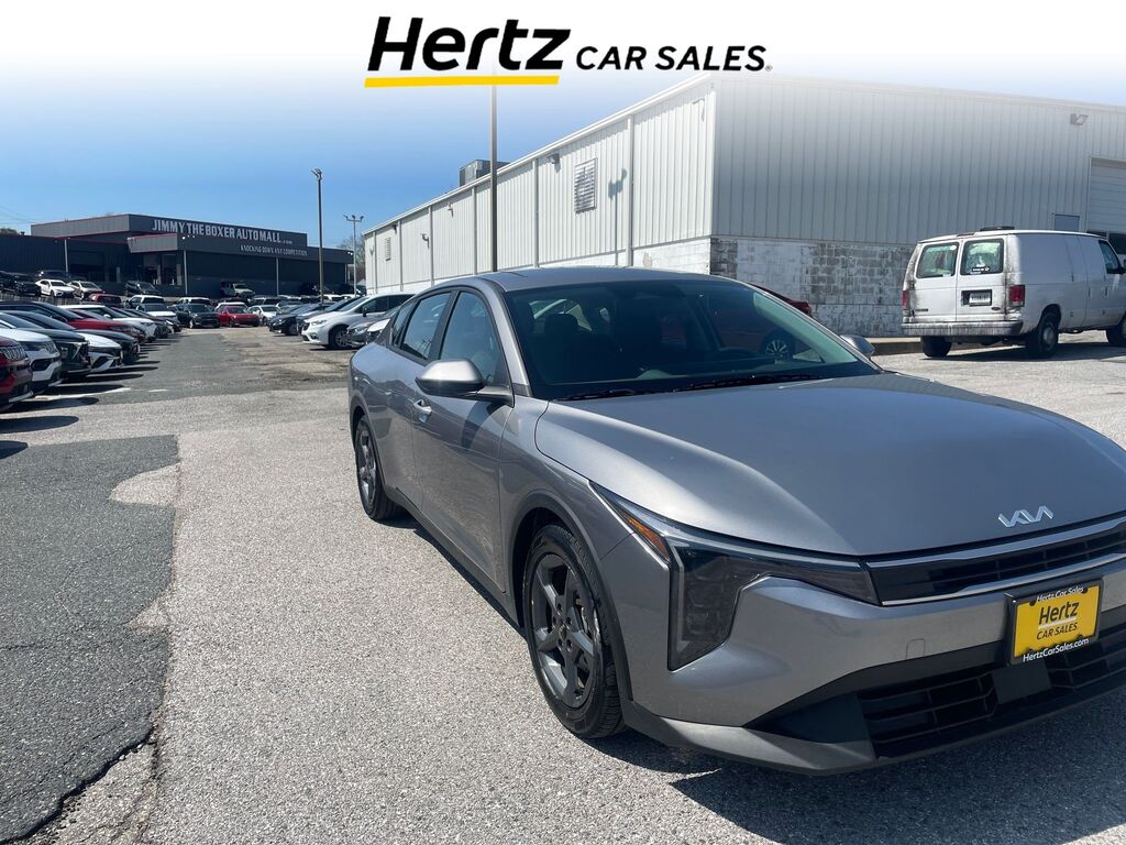 2025 Kia K4 LXS — photo 1 of 13