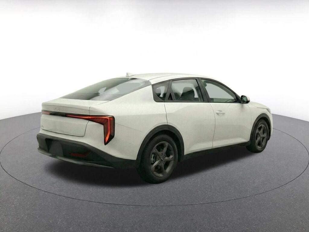 2025 Kia K4 LXS — photo 1 of 1