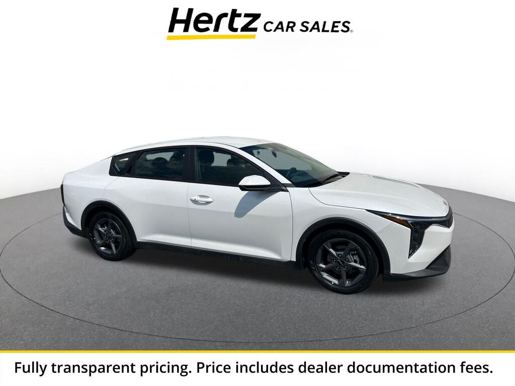 2025 Kia K4 LXS — photo 1 of 13