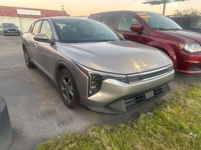 2026 Kia K4 LXS — photo 1 of 13