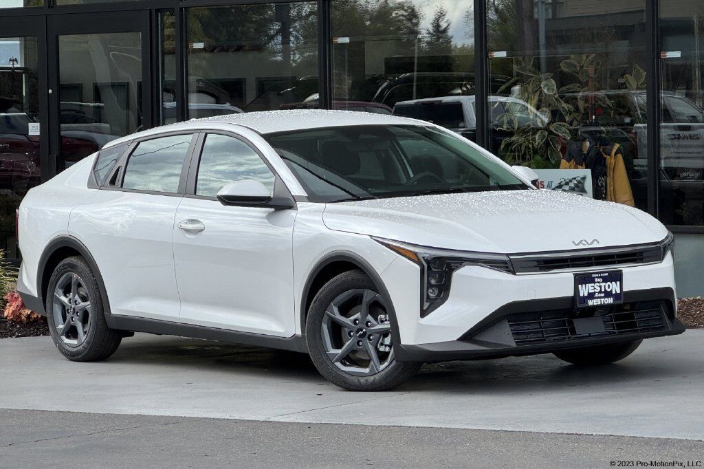 2026 Kia K4 LXS — photo 1 of 13
