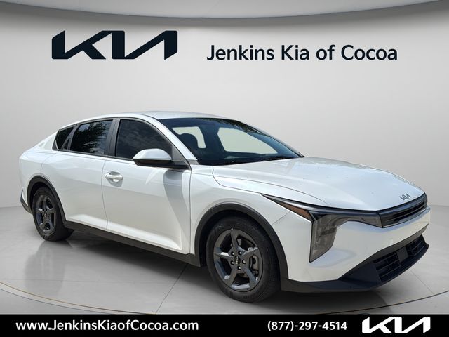 2025 Kia K4 LXS — photo 1 of 13