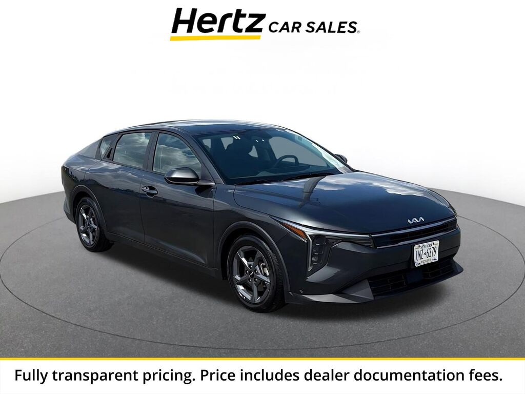 2025 Kia K4 LXS — photo 1 of 14