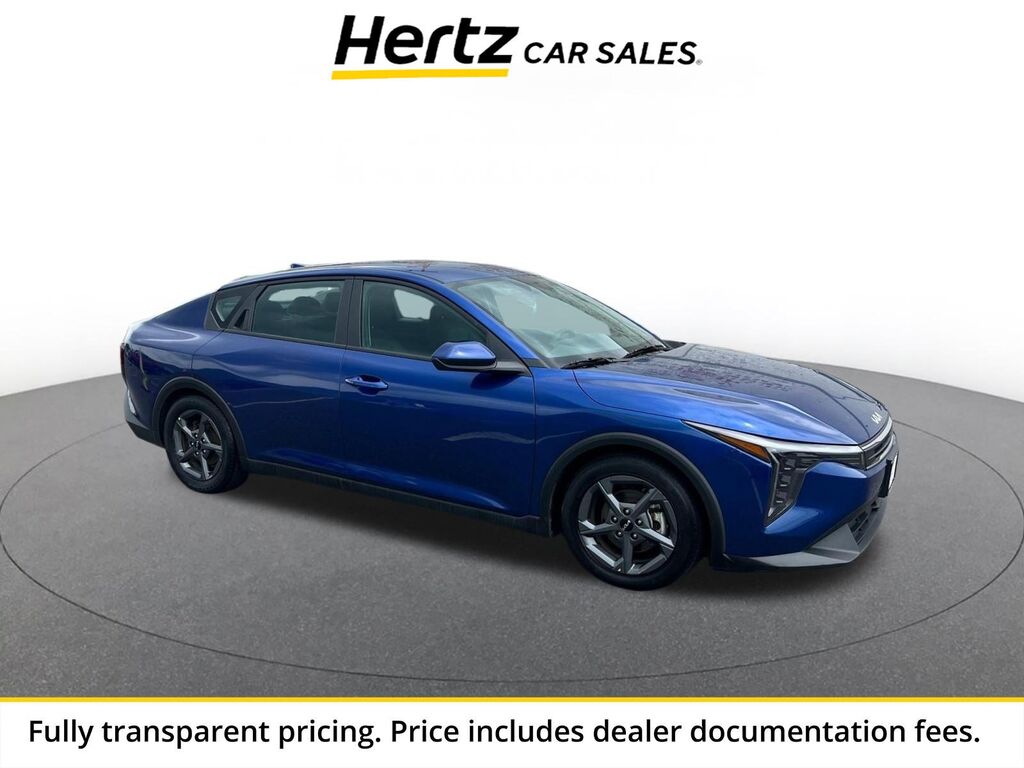 2025 Kia K4 LXS — photo 1 of 13
