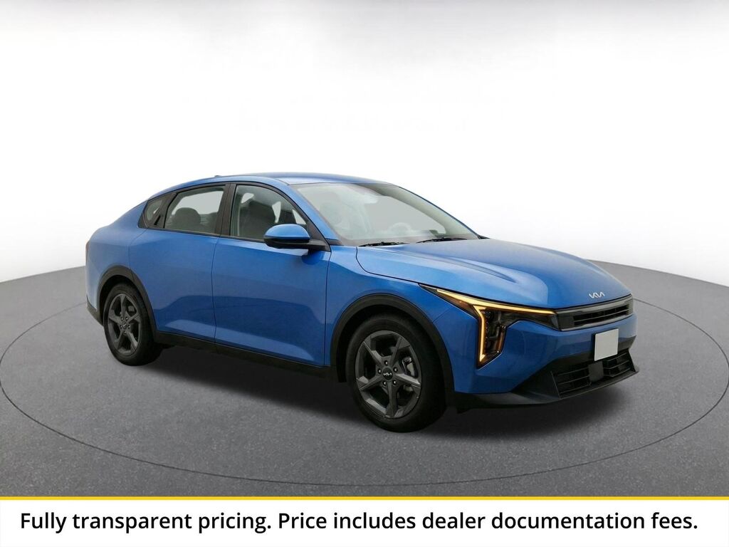 2025 Kia K4 LXS — photo 1 of 10