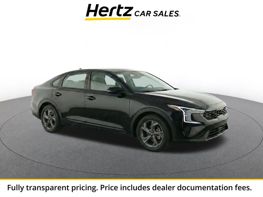 2025 Kia K4 LXS — photo 1 of 10