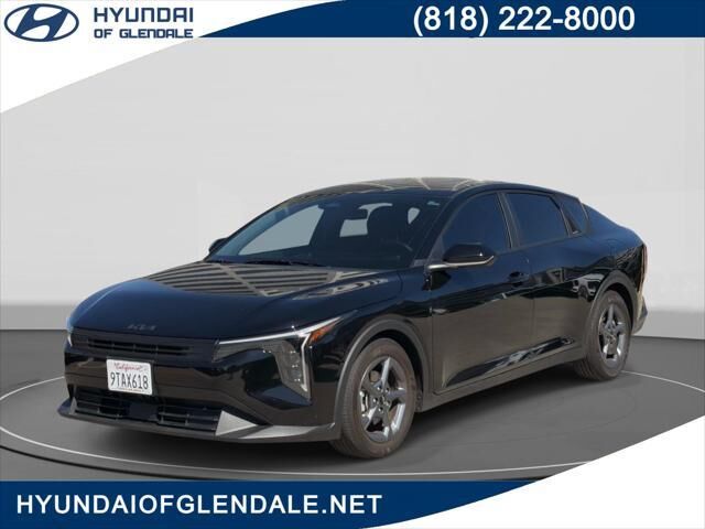2025 Kia K4 LXS — photo 1 of 13