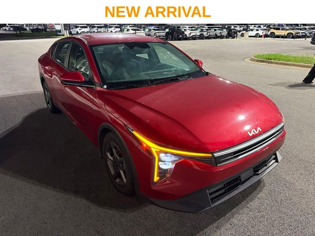 2025 Kia K4 LXS — photo 1 of 35