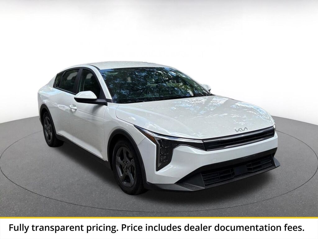 2025 Kia K4 LXS — photo 1 of 13