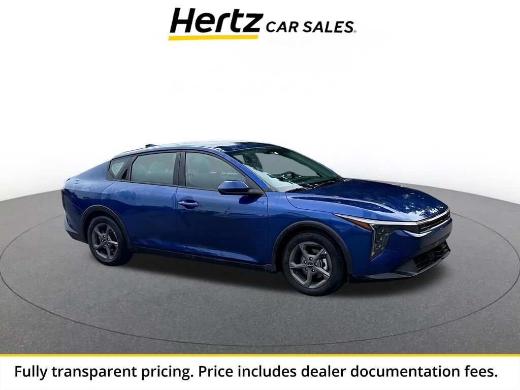 2025 Kia K4 LXS — photo 1 of 13
