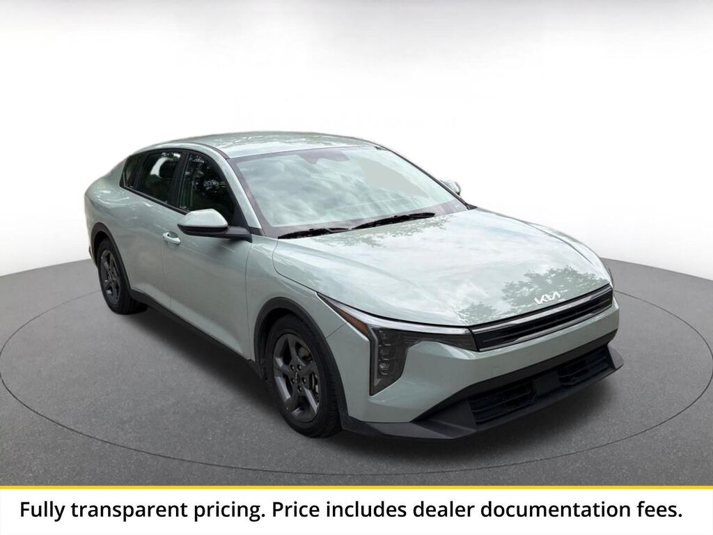 2025 Kia K4 LXS — photo 1 of 13