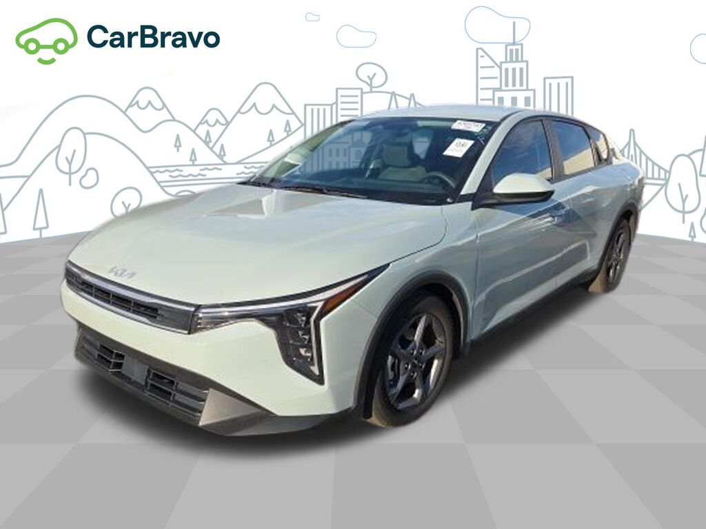 2025 Kia K4 LXS — photo 1 of 3