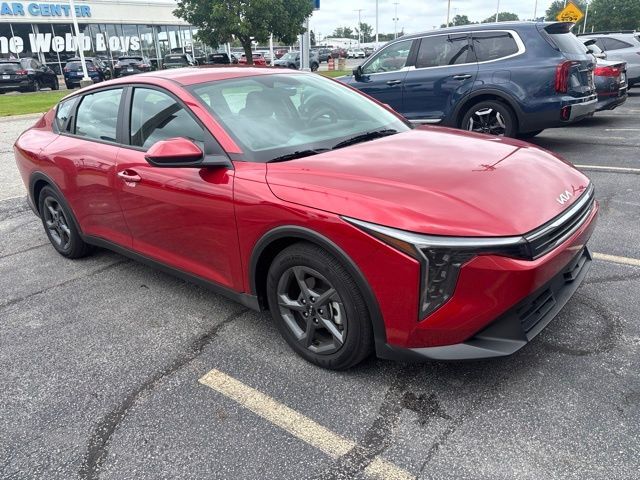 2025 Kia K4 LXS — photo 1 of 7