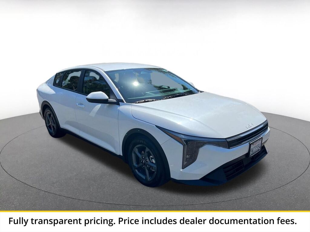 2026 Kia K4 LXS — photo 1 of 13