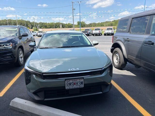 2026 Kia K4 LXS — photo 1 of 13