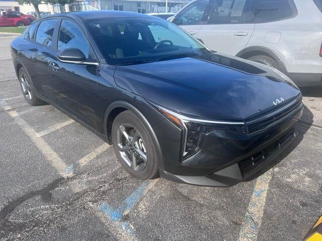 2026 Kia K4 LXS — photo 1 of 13