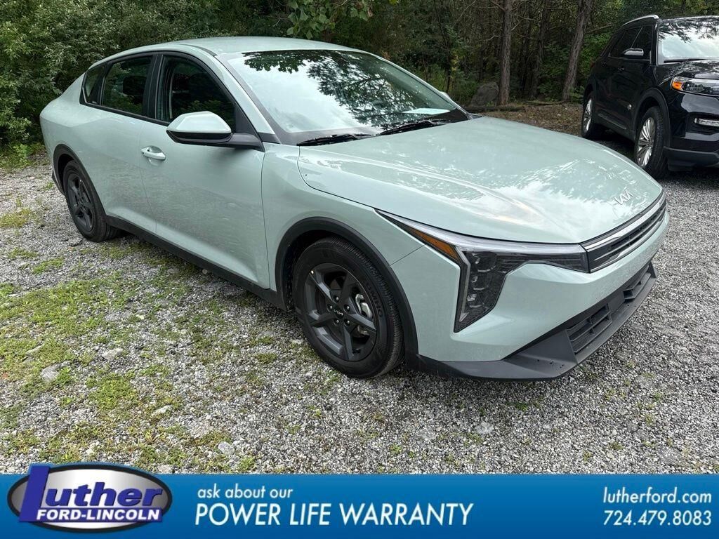 2026 Kia K4 LXS — photo 1 of 3