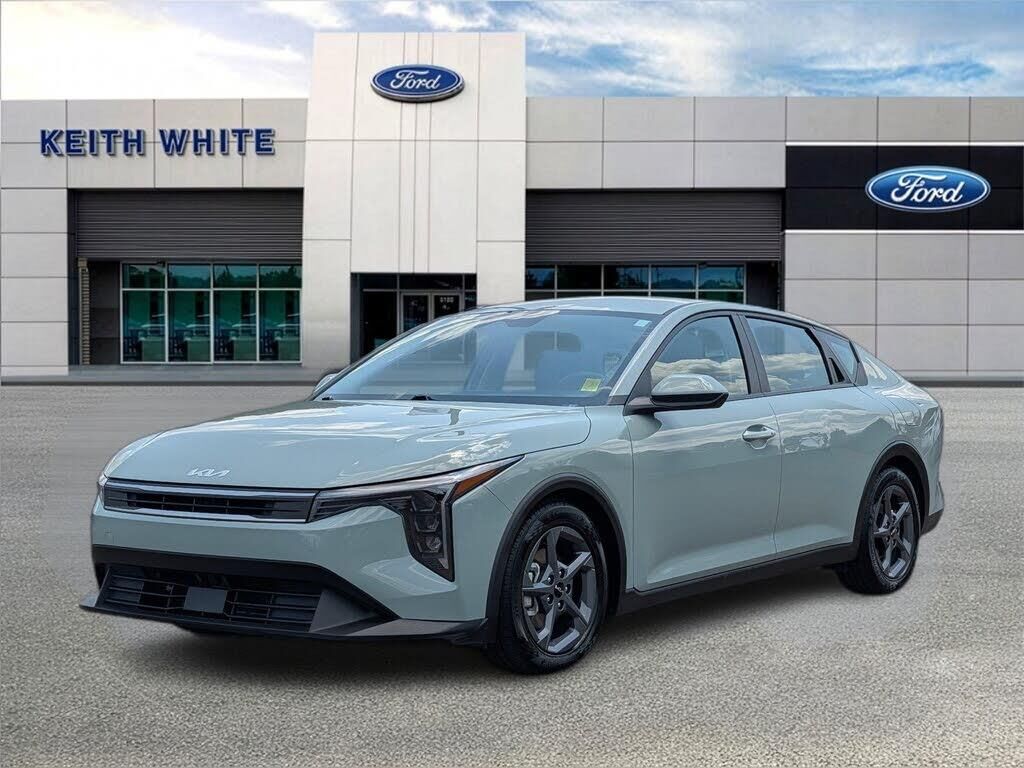 2025 Kia K4 LXS — photo 1 of 2