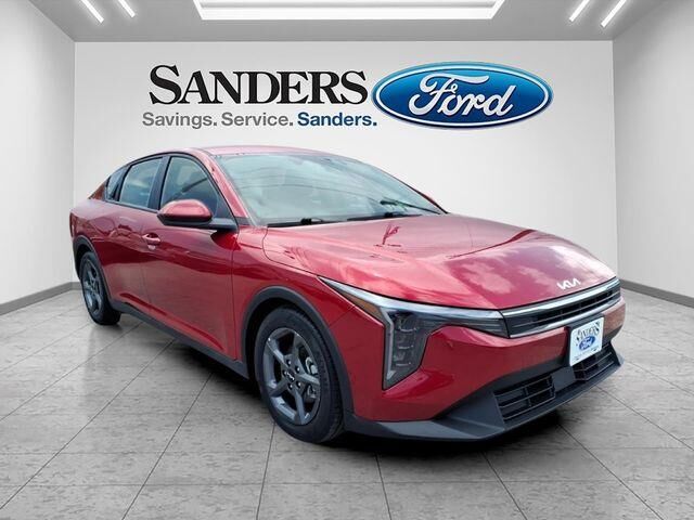 2025 Kia K4 LXS — photo 1 of 13