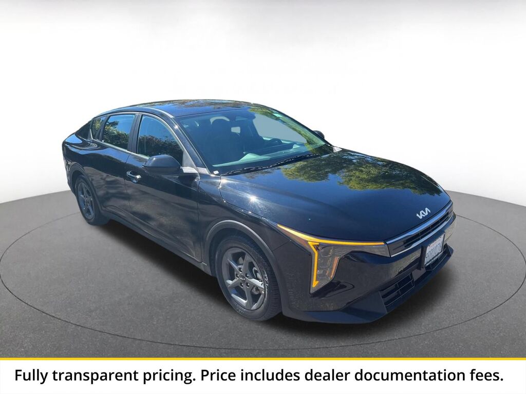 2025 Kia K4 LXS — photo 1 of 13