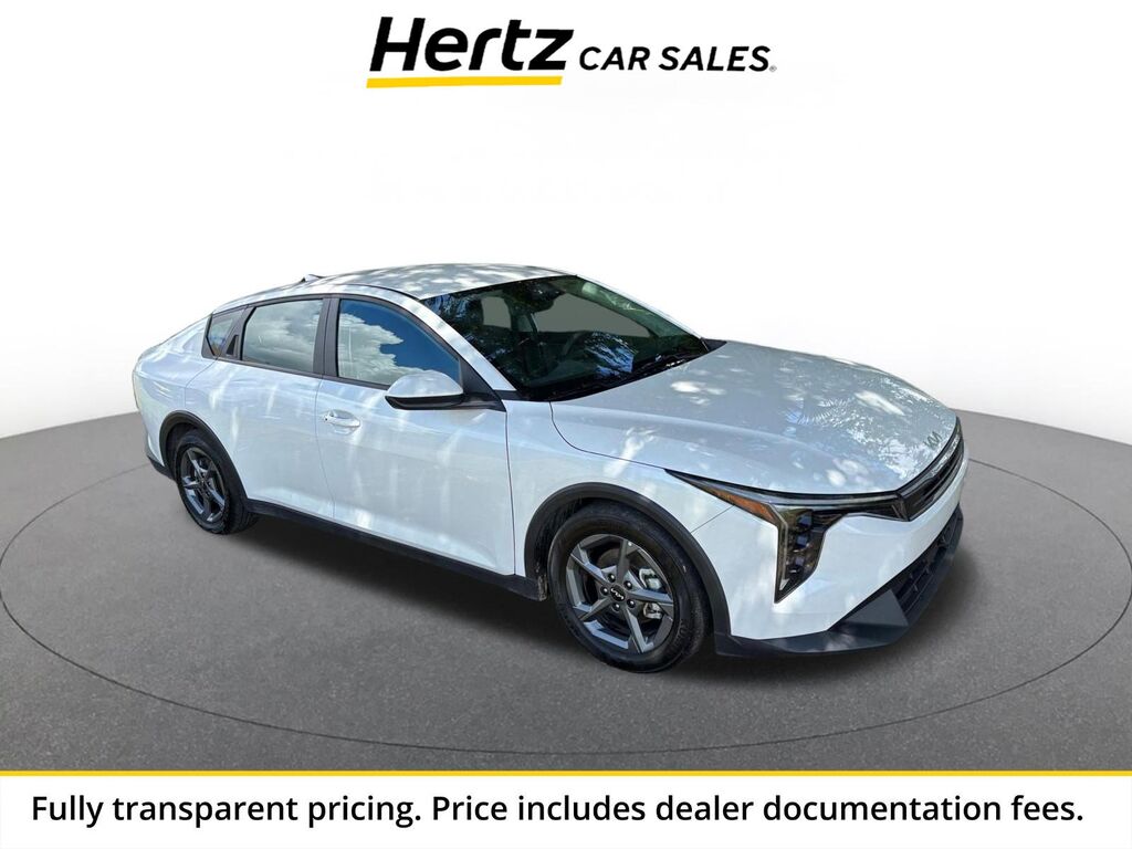 2025 Kia K4 LXS — photo 1 of 11