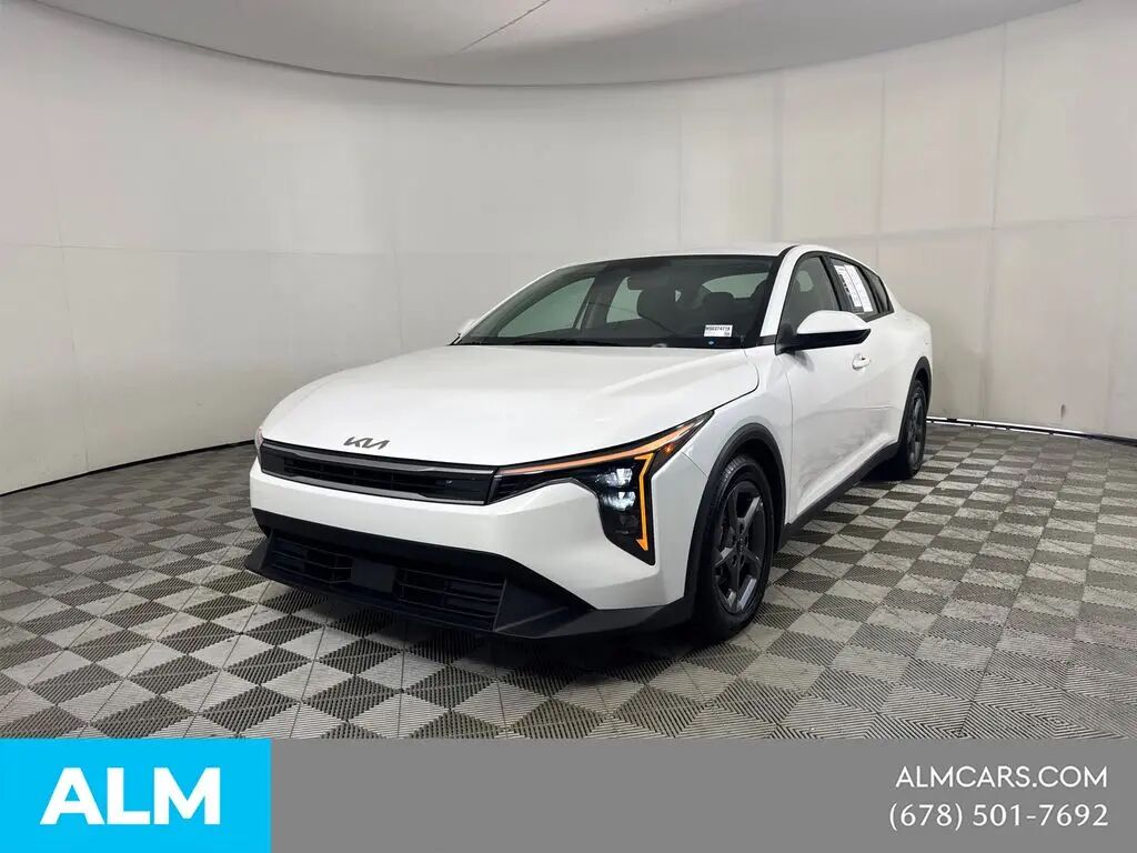 2025 Kia K4 LXS — photo 1 of 23