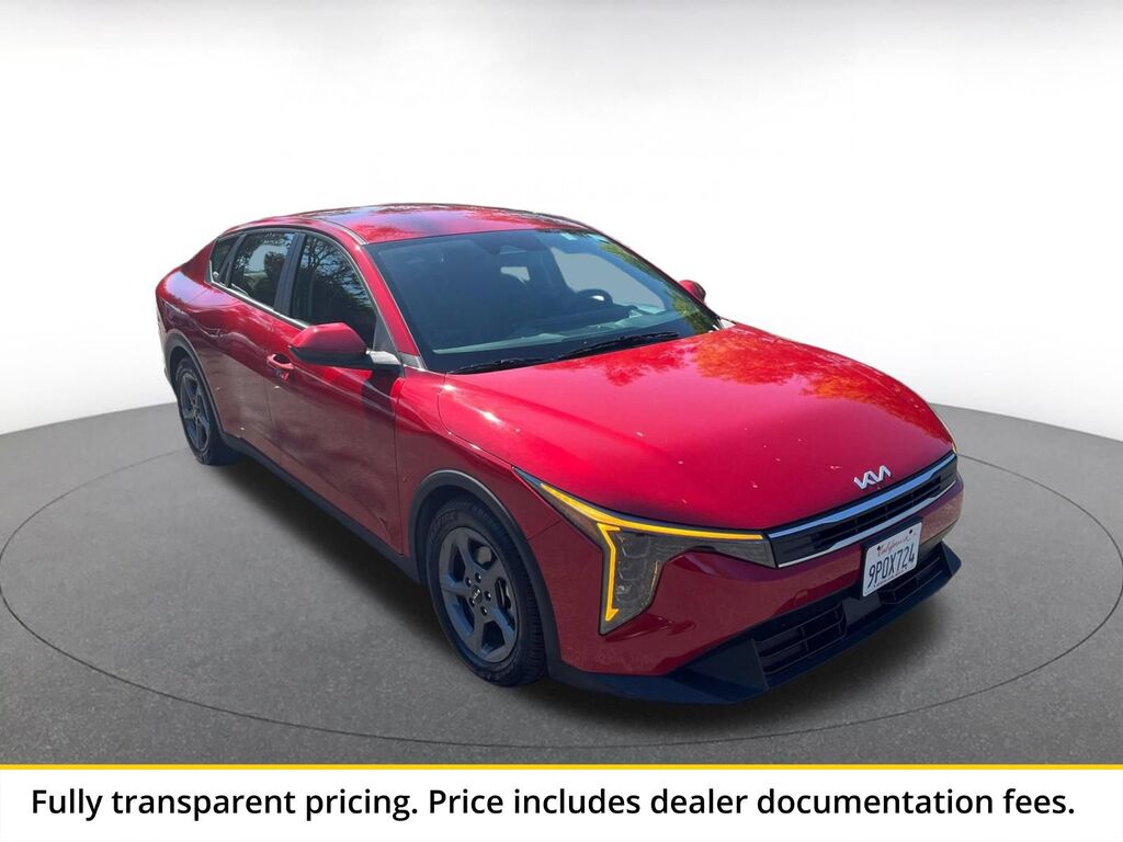 2025 Kia K4 LXS — photo 1 of 13