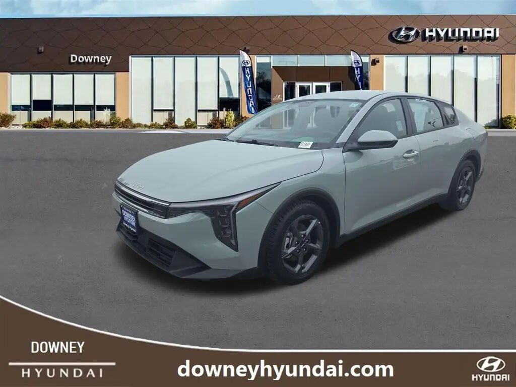 2025 Kia K4 LXS — photo 1 of 13