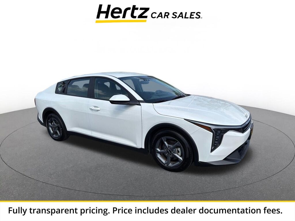2025 Kia K4 LXS — photo 1 of 13