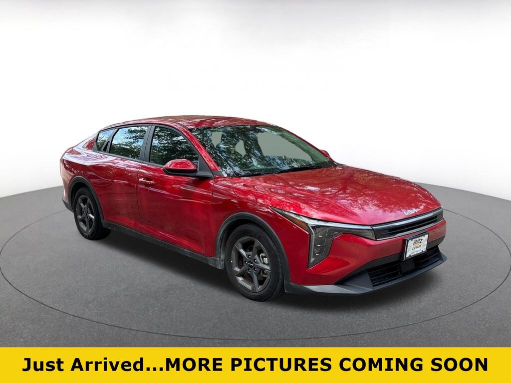 2025 Kia K4 LXS — photo 1 of 2