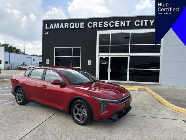 2025 Kia K4 LXS — photo 1 of 39