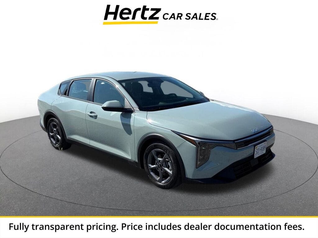 2026 Kia K4 LXS — photo 1 of 13