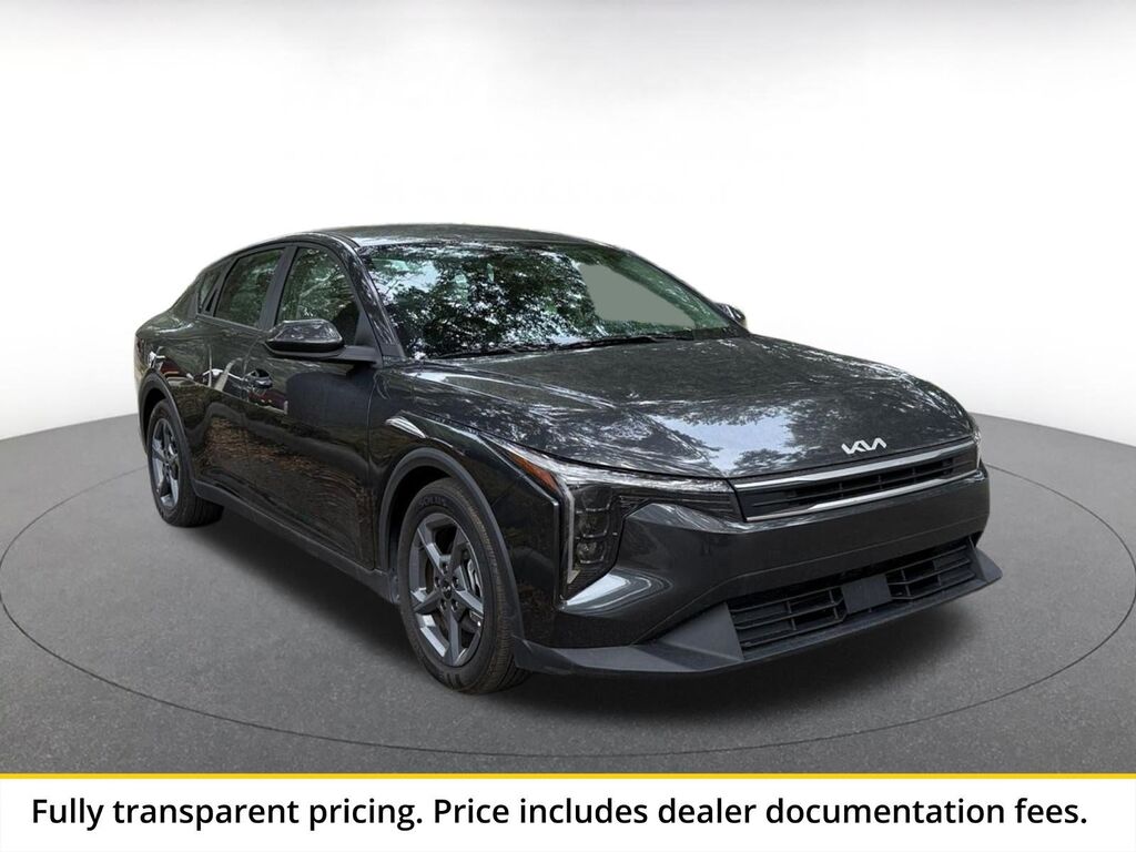 2025 Kia K4 LXS — photo 1 of 13