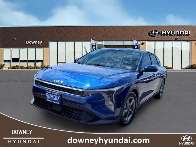 2025 Kia K4 LXS — photo 1 of 13