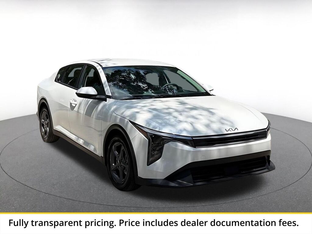 2025 Kia K4 LXS — photo 1 of 13
