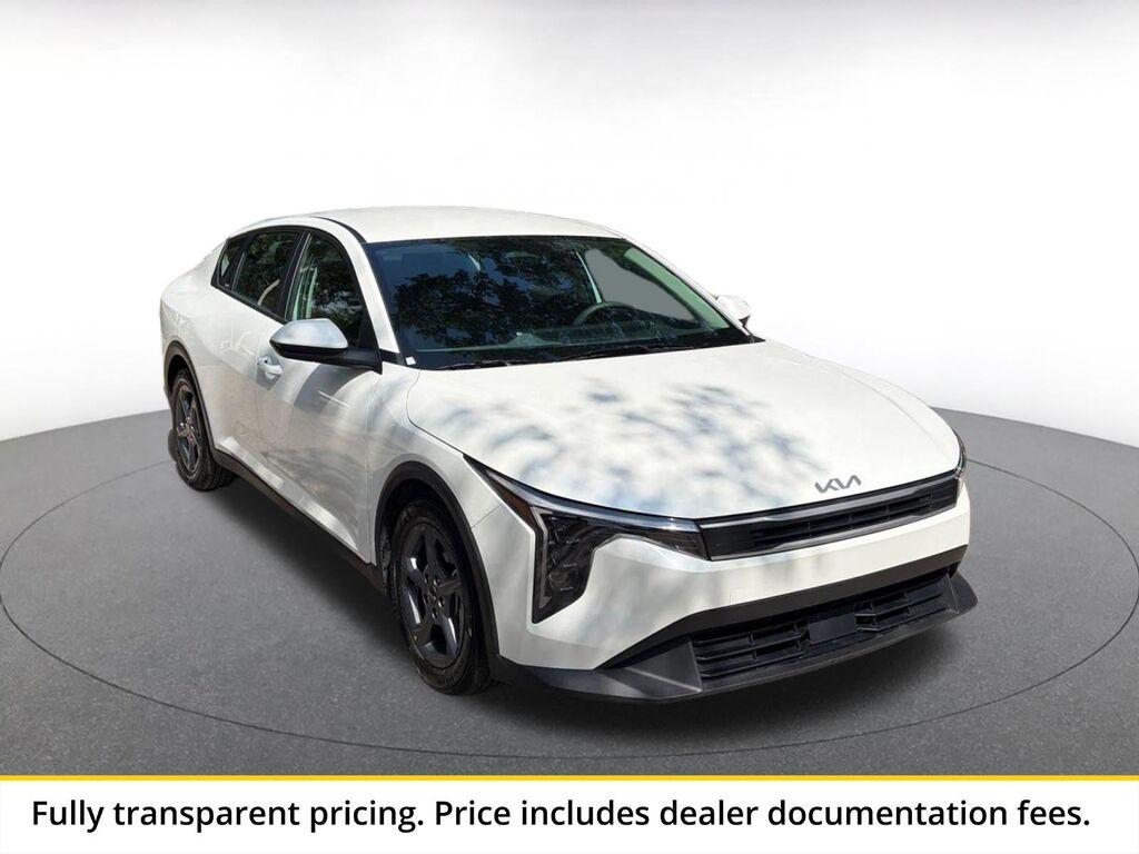 2025 Kia K4 LXS — photo 1 of 13