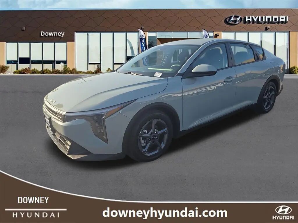 2025 Kia K4 LXS — photo 1 of 26